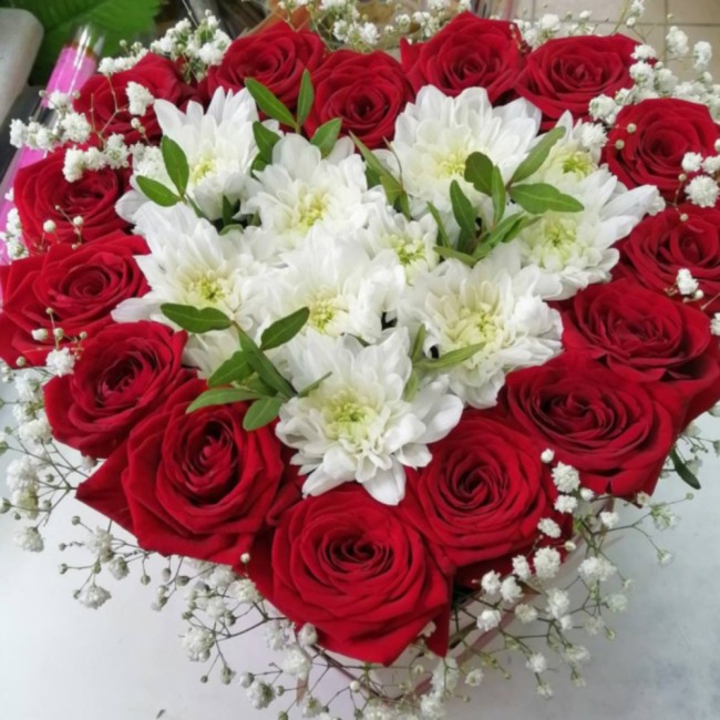 Букет цветов "Шляпная коробка Необыкновенный подарок"